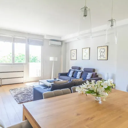 Le Moliere - By Immogroom Apartment